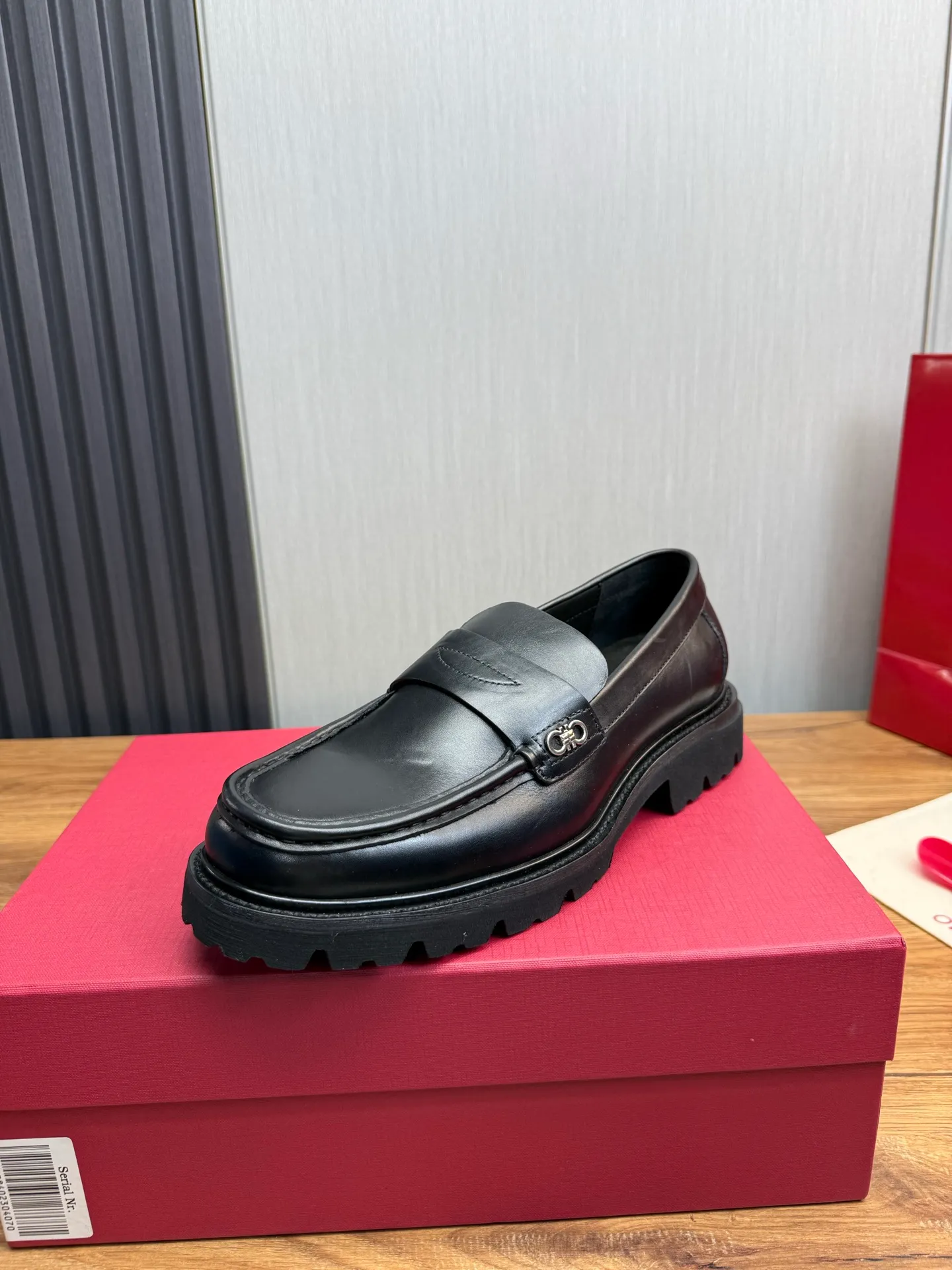 Men's shoes 💰880💰 Ferragamo. [Ferragamo] Men's Loaf leather shoes, the latest hot style, 1:1 original purchase quality, top quality, imported open-edge beaded cowhide leather on the upper, hand-made three-dimensional stitching highlights the round toe design, the inner feet are made of imported cowhide, with original wear-resistant rubber outsole, matching code 39-44, (38, 45 custom-made, non-refundable)